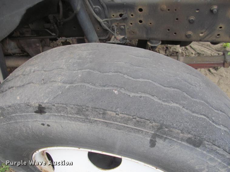 image for item K3982 1997 Ford F800 bucket truck