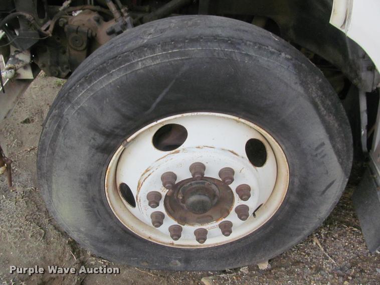 image for item K3982 1997 Ford F800 bucket truck