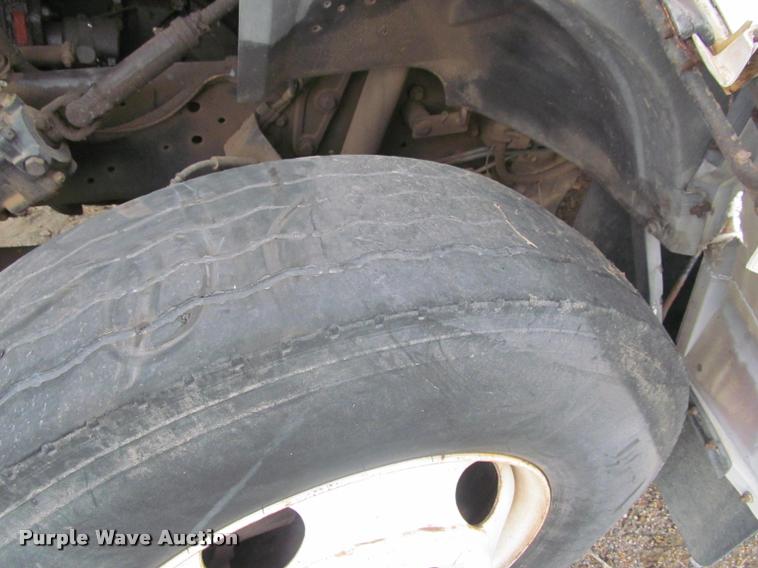 image for item K3982 1997 Ford F800 bucket truck