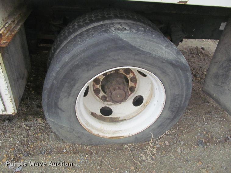 image for item K3982 1997 Ford F800 bucket truck