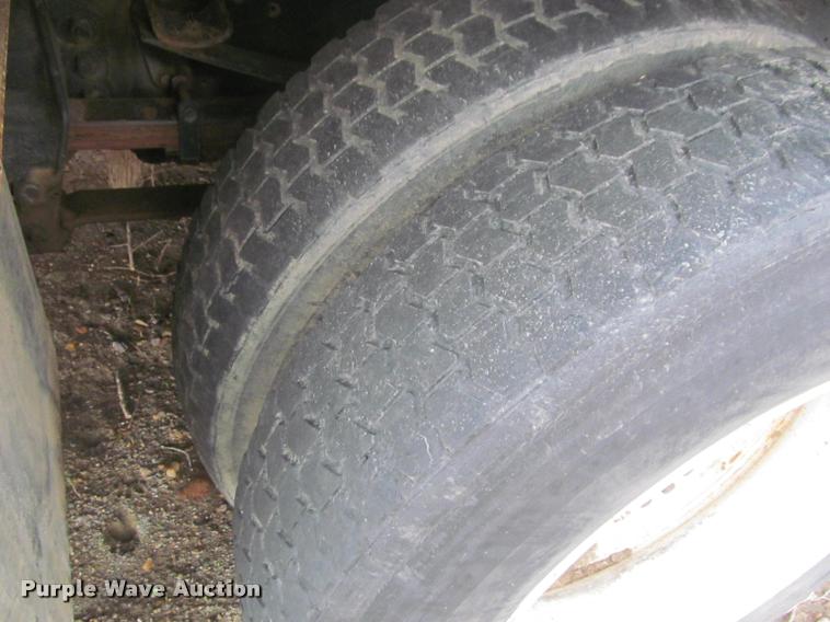 image for item K3982 1997 Ford F800 bucket truck