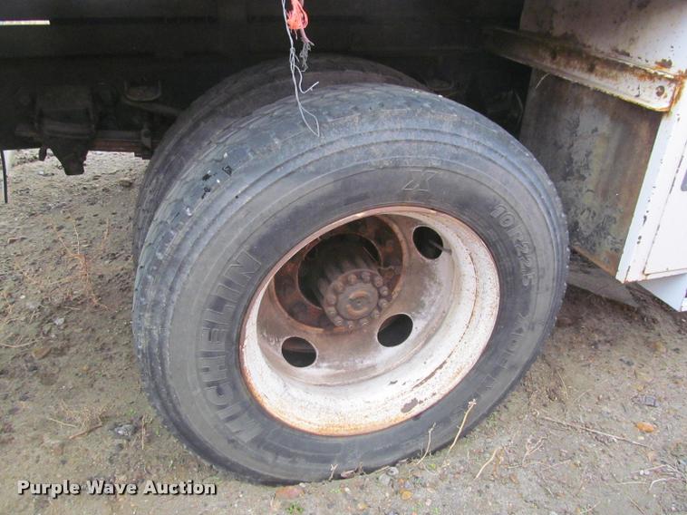 image for item K3982 1997 Ford F800 bucket truck