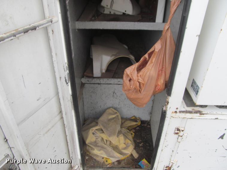 image for item K3982 1997 Ford F800 bucket truck