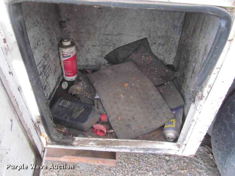 image for item K3982 1997 Ford F800 bucket truck