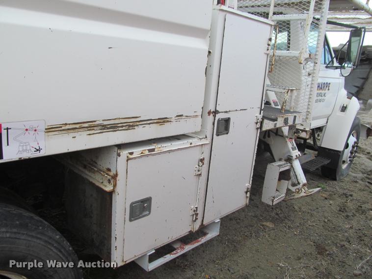 image for item K3982 1997 Ford F800 bucket truck