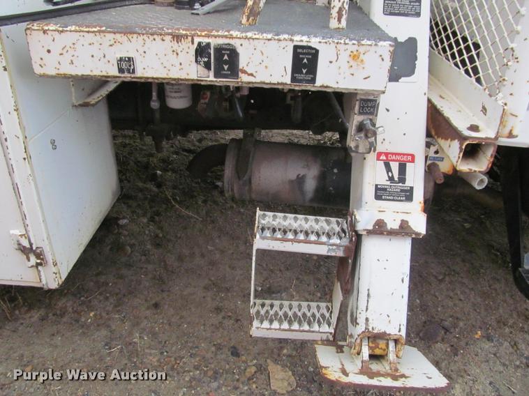 image for item K3982 1997 Ford F800 bucket truck