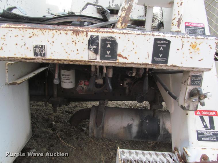 image for item K3982 1997 Ford F800 bucket truck