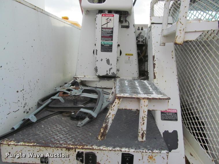 image for item K3982 1997 Ford F800 bucket truck