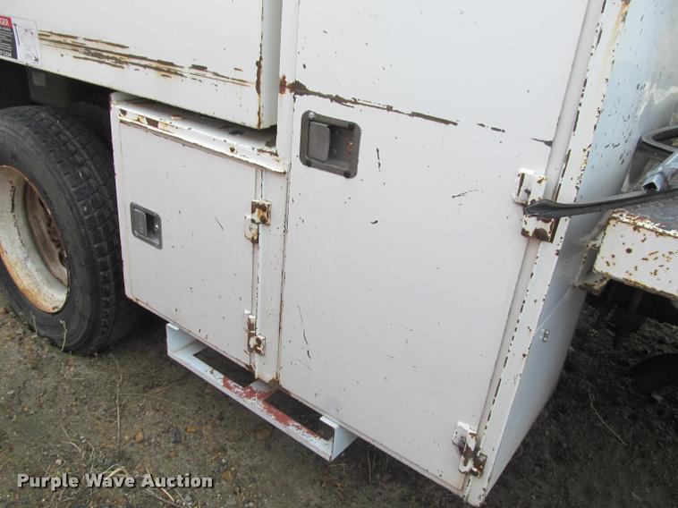 image for item K3982 1997 Ford F800 bucket truck