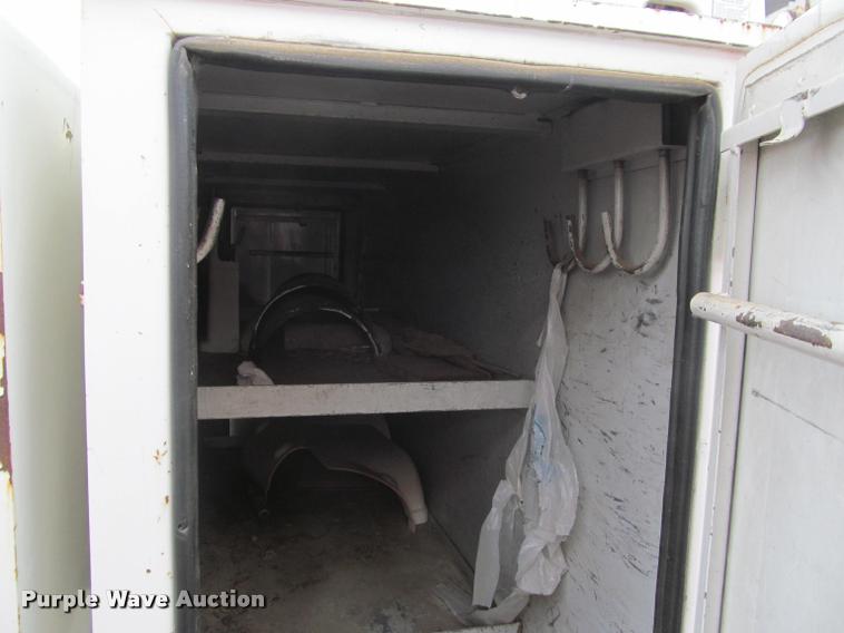 image for item K3982 1997 Ford F800 bucket truck