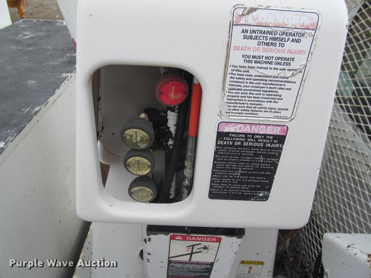 image for item K3982 1997 Ford F800 bucket truck