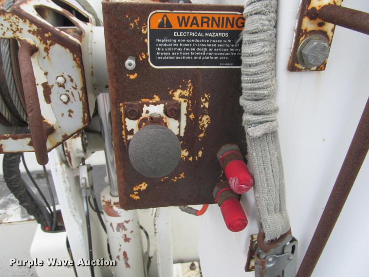 image for item K3982 1997 Ford F800 bucket truck