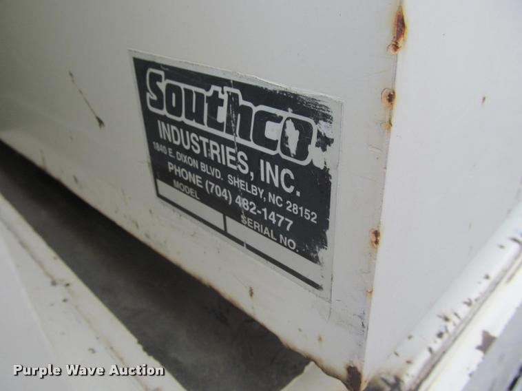 image for item K3982 1997 Ford F800 bucket truck