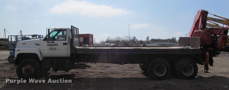 image for item K3988 1995 GMC TopKick TC7H064 flatbed truck with crane