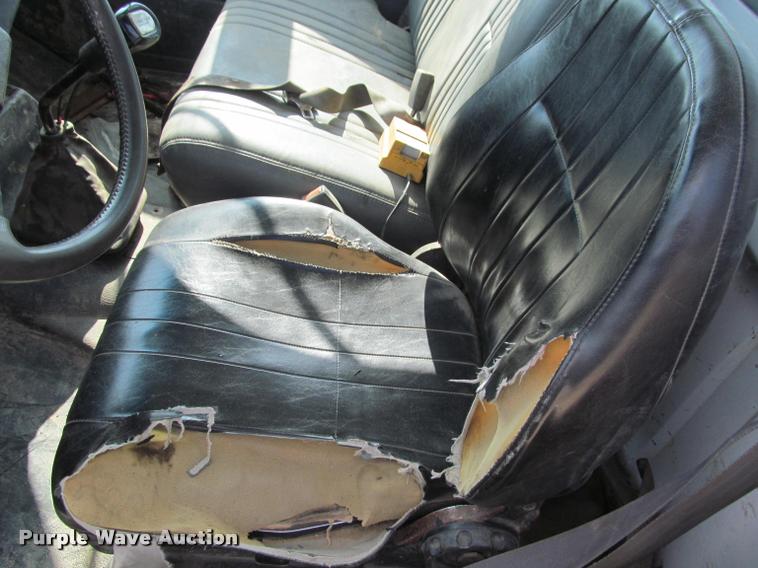 image for item K3988 1995 GMC TopKick TC7H064 flatbed truck with crane