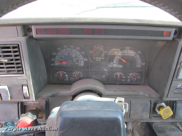 image for item K3988 1995 GMC TopKick TC7H064 flatbed truck with crane