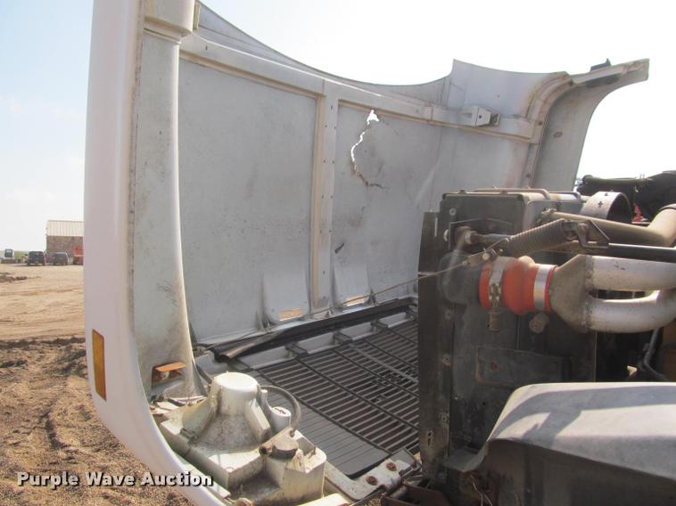 image for item K3988 1995 GMC TopKick TC7H064 flatbed truck with crane