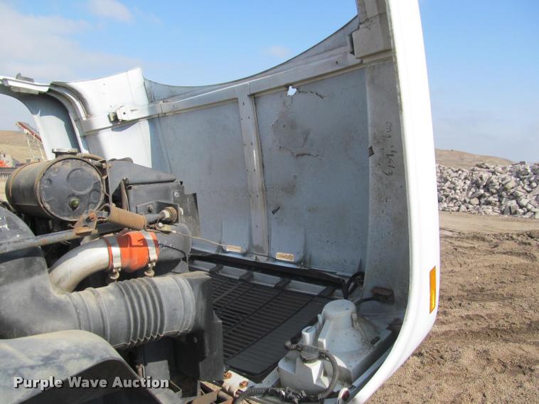 image for item K3988 1995 GMC TopKick TC7H064 flatbed truck with crane