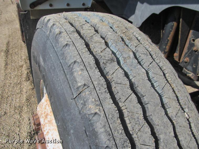 image for item K3988 1995 GMC TopKick TC7H064 flatbed truck with crane