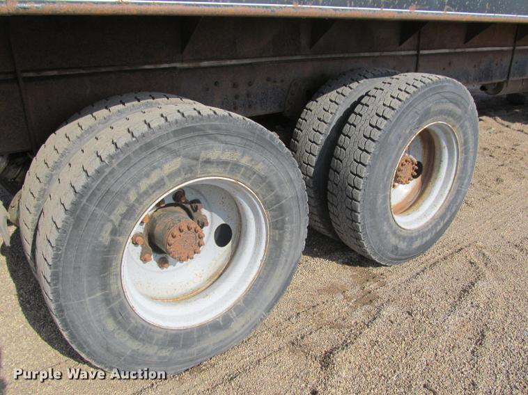 image for item K3988 1995 GMC TopKick TC7H064 flatbed truck with crane