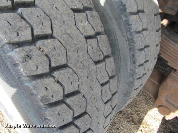 image for item K3988 1995 GMC TopKick TC7H064 flatbed truck with crane