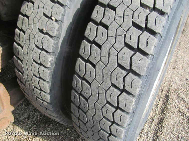 image for item K3988 1995 GMC TopKick TC7H064 flatbed truck with crane