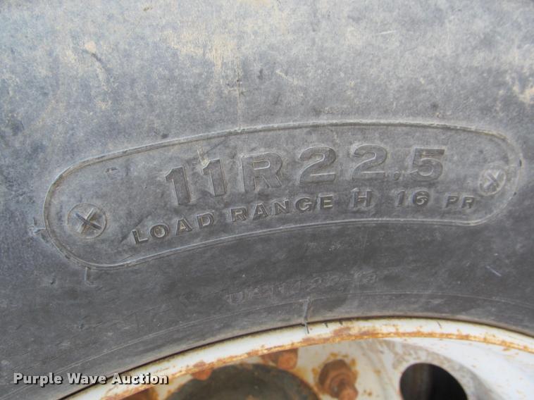 image for item K3988 1995 GMC TopKick TC7H064 flatbed truck with crane