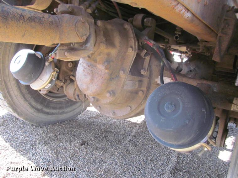 image for item K3988 1995 GMC TopKick TC7H064 flatbed truck with crane