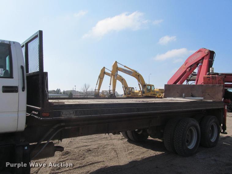 image for item K3988 1995 GMC TopKick TC7H064 flatbed truck with crane