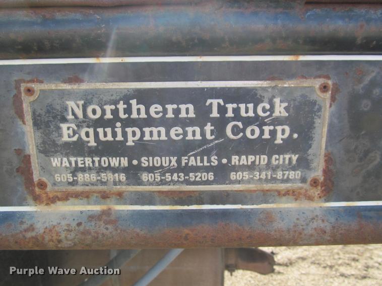 image for item K3988 1995 GMC TopKick TC7H064 flatbed truck with crane