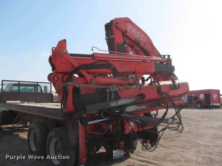 image for item K3988 1995 GMC TopKick TC7H064 flatbed truck with crane