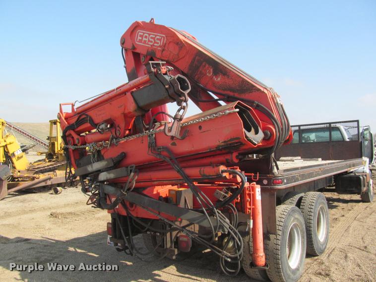 image for item K3988 1995 GMC TopKick TC7H064 flatbed truck with crane