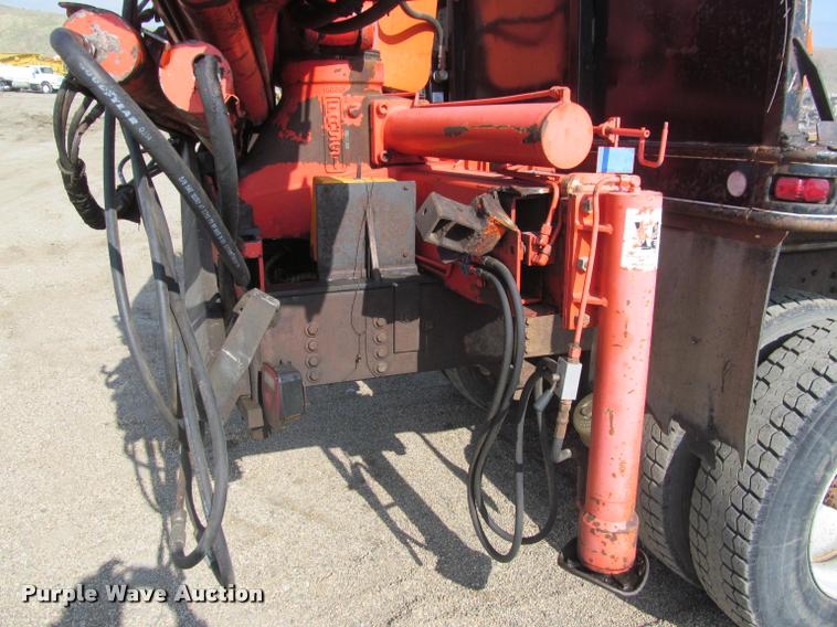 image for item K3988 1995 GMC TopKick TC7H064 flatbed truck with crane