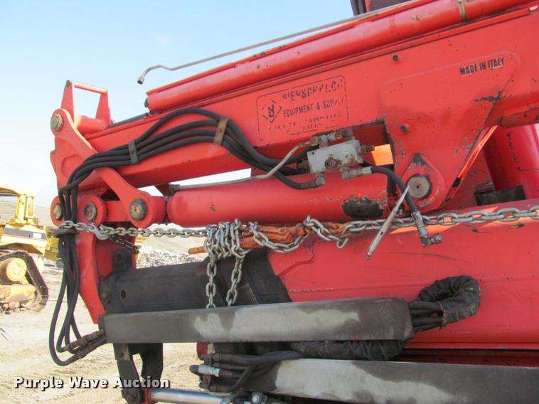 image for item K3988 1995 GMC TopKick TC7H064 flatbed truck with crane