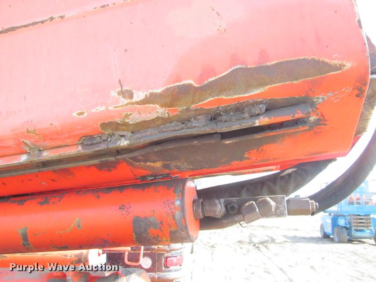 image for item K3988 1995 GMC TopKick TC7H064 flatbed truck with crane