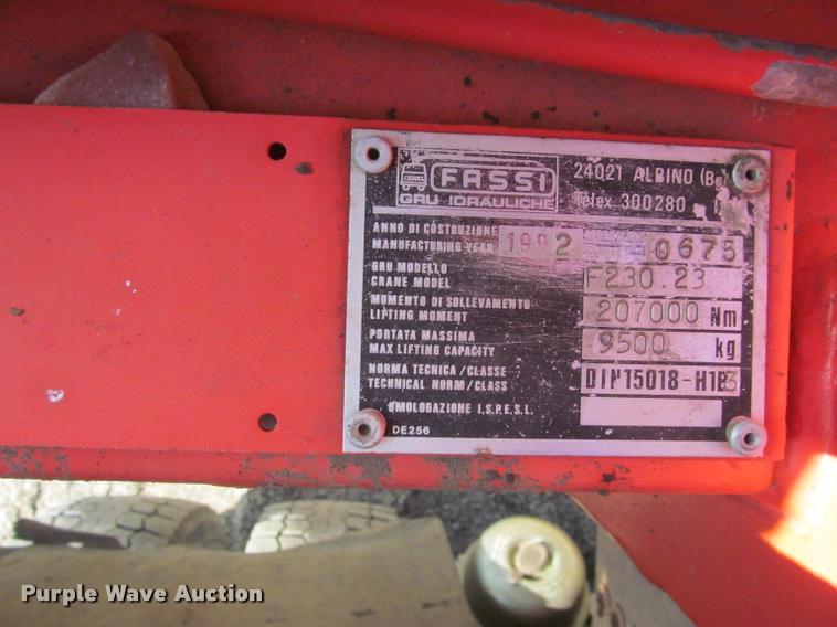 image for item K3988 1995 GMC TopKick TC7H064 flatbed truck with crane