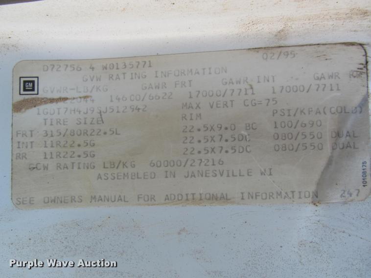 image for item K3988 1995 GMC TopKick TC7H064 flatbed truck with crane