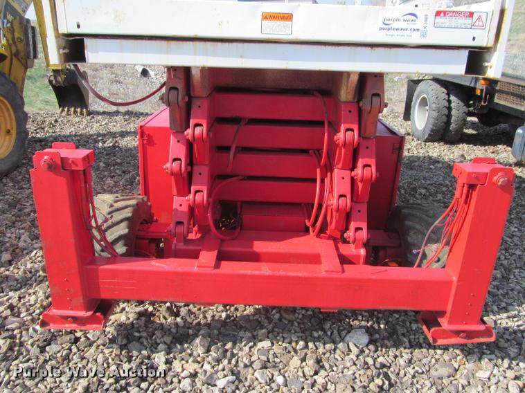 image for item K3989 1997 Snorkel SLH4084HD scissor lift