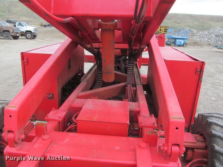 image for item K3989 1997 Snorkel SLH4084HD scissor lift