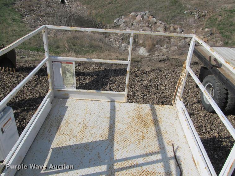 image for item K3989 1997 Snorkel SLH4084HD scissor lift