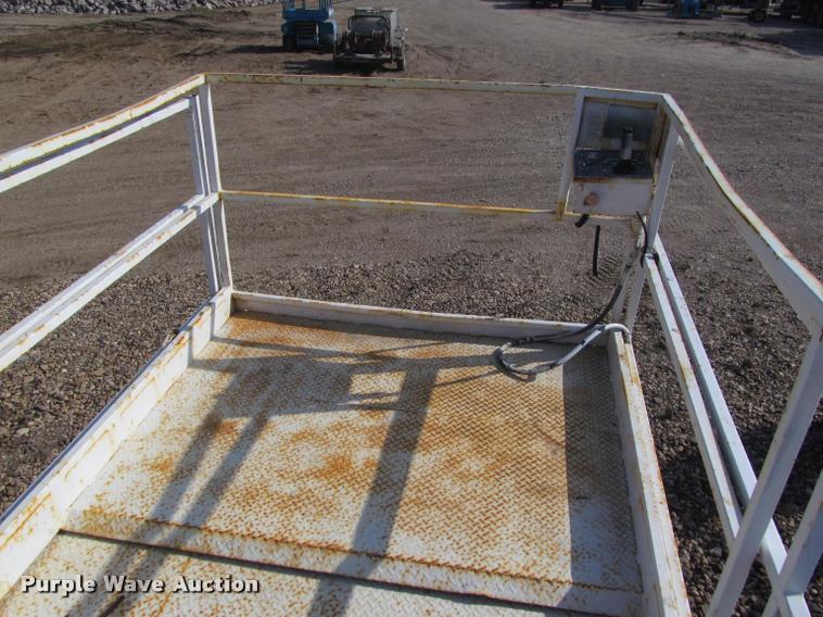 image for item K3989 1997 Snorkel SLH4084HD scissor lift