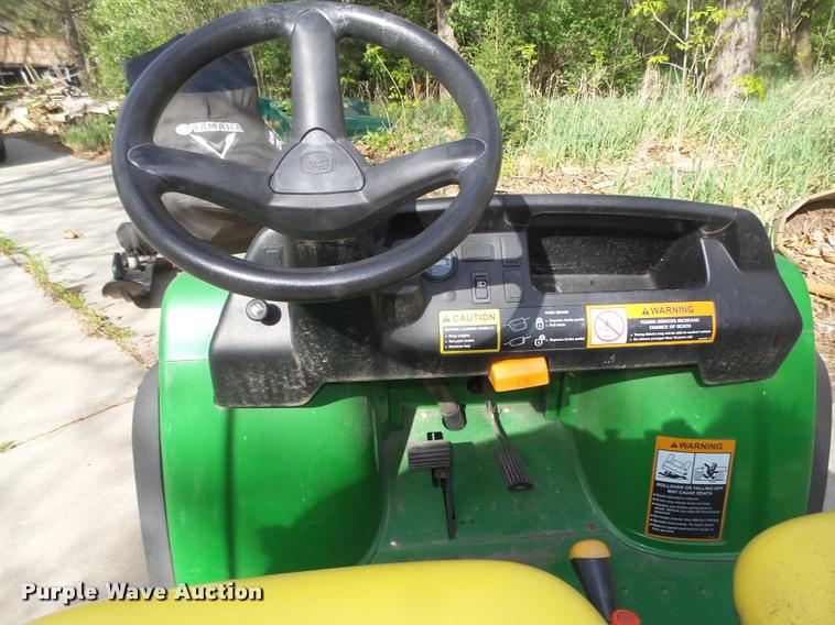 image for item AU9558 2004 John Deere Gator CX utility vehicle