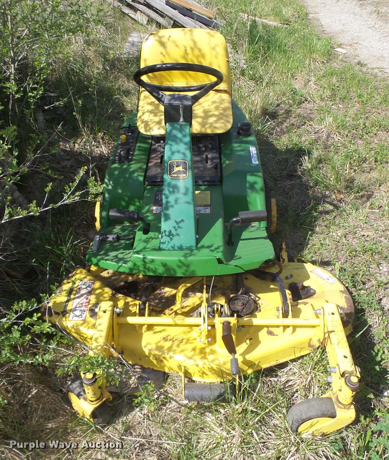 image for item AU9562 John Deere F525 lawn mower