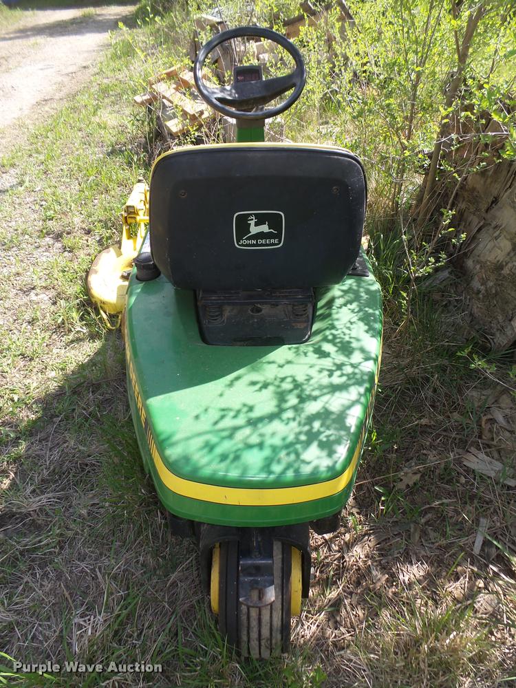 image for item AU9562 John Deere F525 lawn mower