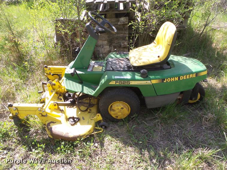 image for item AU9562 John Deere F525 lawn mower