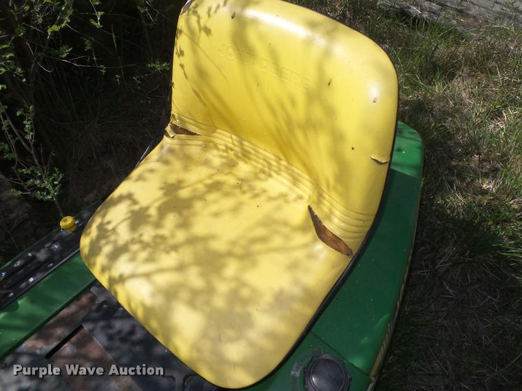 image for item AU9562 John Deere F525 lawn mower