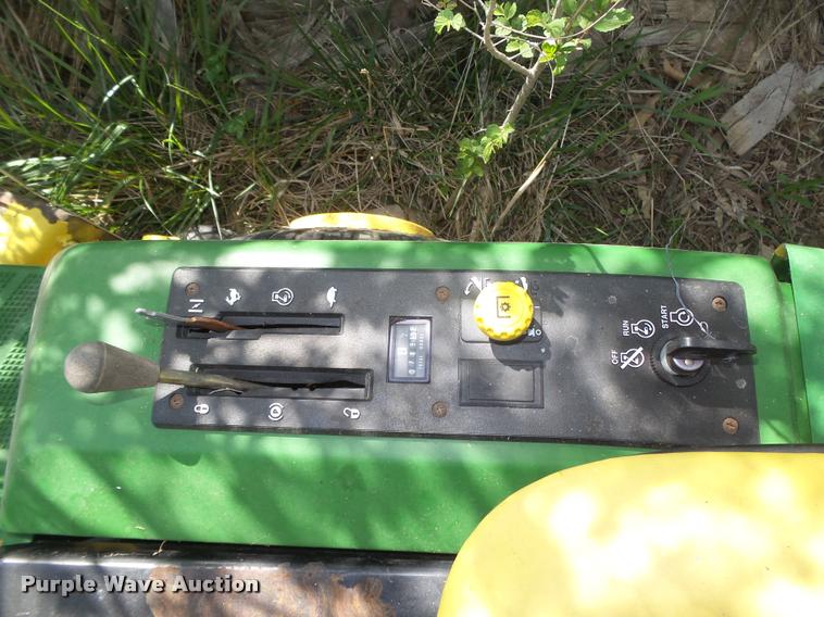 image for item AU9562 John Deere F525 lawn mower