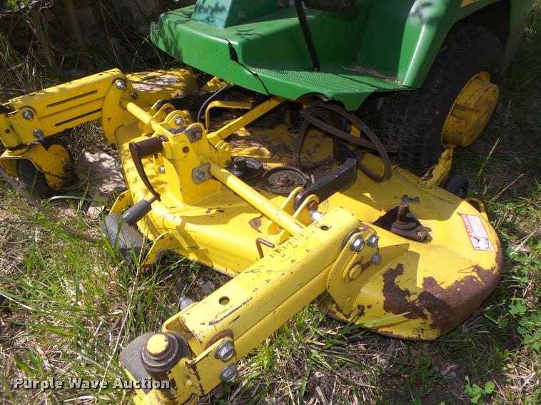 image for item AU9562 John Deere F525 lawn mower