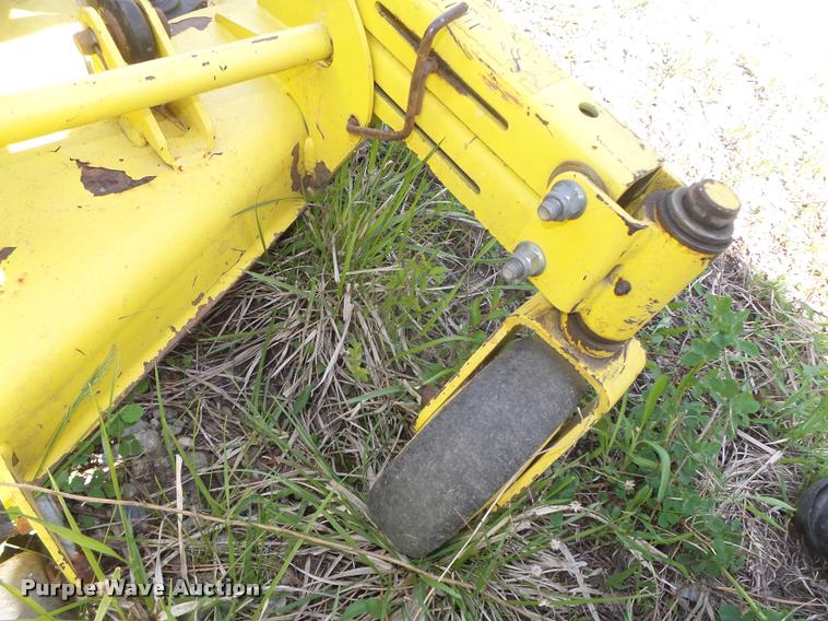 image for item AU9562 John Deere F525 lawn mower