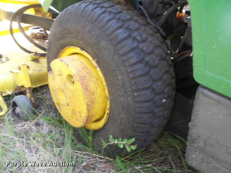 image for item AU9562 John Deere F525 lawn mower